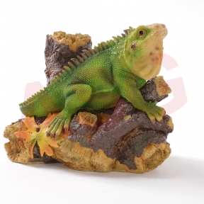 Climbing Lizard  Garden Ornament