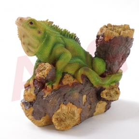 Climbing Lizard  Garden Ornament