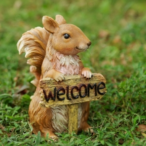 Squirrel Welcome Garden Ornament