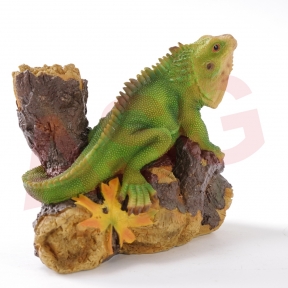 Climbing Lizard  Garden Ornament